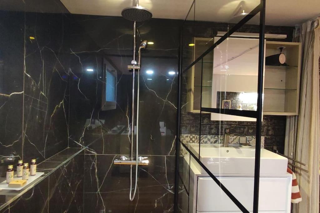 Studio Paisible Et Balneo Vezin-le-Coquet Ngoại thất bức ảnh