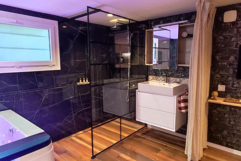 Studio Paisible Et Balneo Vezin-le-Coquet Ngoại thất bức ảnh